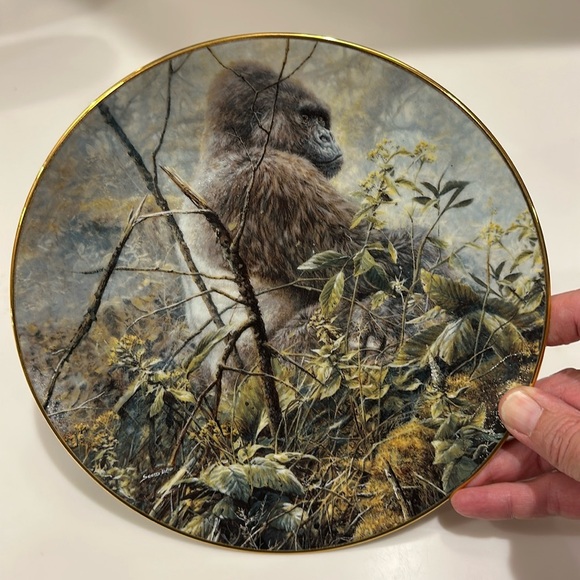 The Bradford Exchange Other - BRADFORD EXCHANGE High and Mighty - Rare Encounters Gorilla Plate 8”